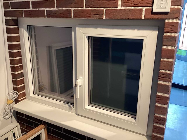 Raam met screens - afbeelding 10 van  10