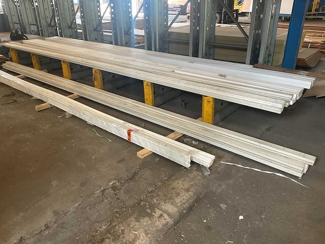 Raamhout enkelglas 40x90x5900 mm (5x) - afbeelding 1 van  3