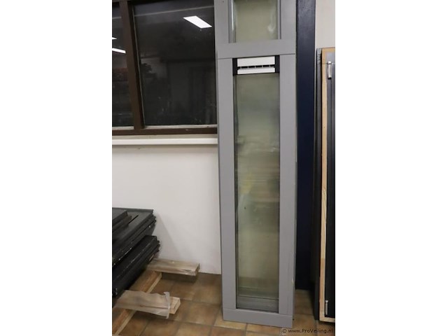 Raamkozijn met ventilatierooster t.b.v. tuinhuis - 37.5x8x160cm - afbeelding 3 van  5