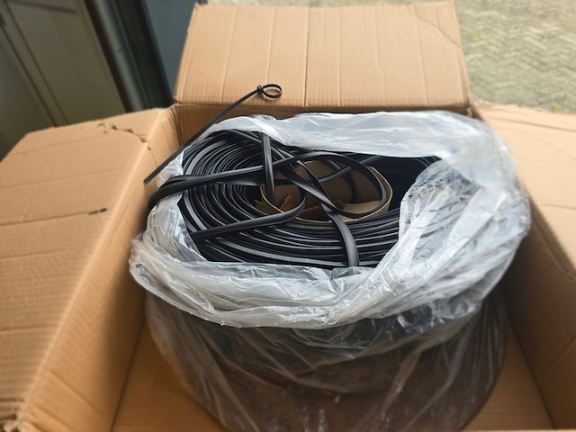 Raamrubber t.b.v. aluminium ramen epdm, op rol - afbeelding 1 van  4
