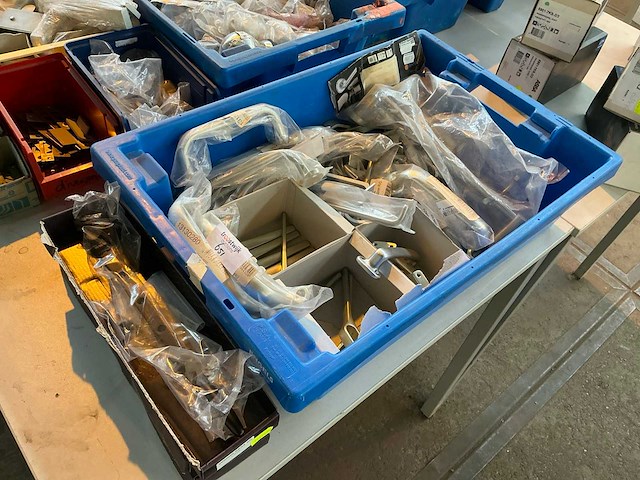 Raamsluiting en divers - afbeelding 1 van  4