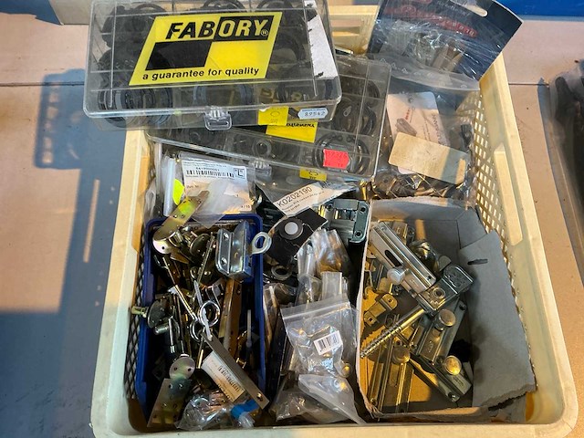 Raamsluiting en divers - afbeelding 3 van  5