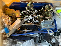 Raamsluiting en divers - afbeelding 5 van  5