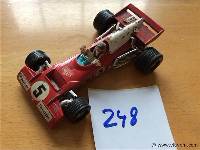 Racewagen corgi - afbeelding 1 van  3