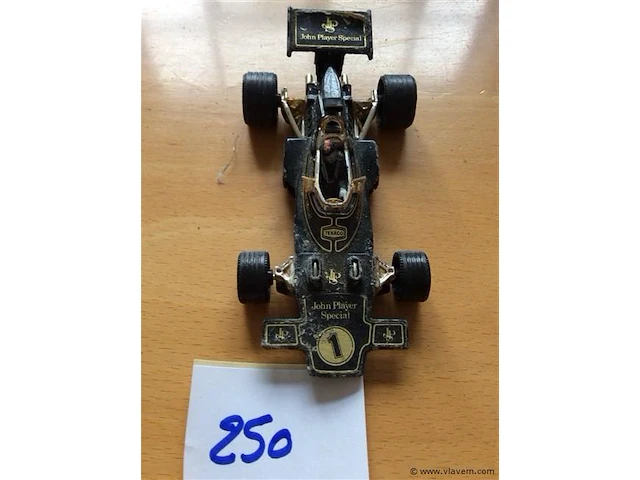 Racewagen corgi - afbeelding 1 van  3