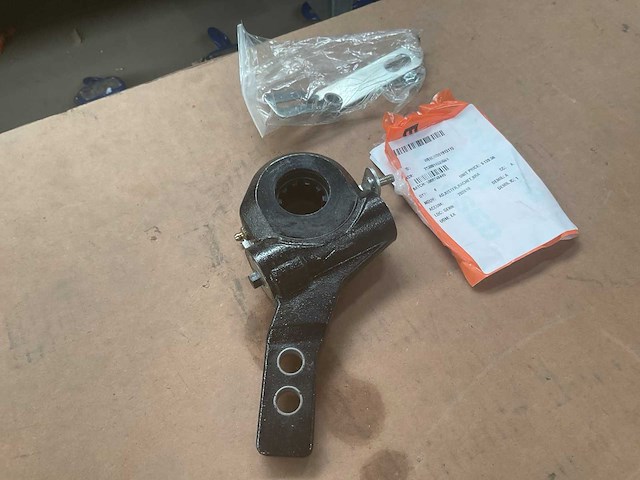 Rachet adjuster bracket (2x) - afbeelding 1 van  2