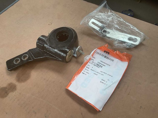 Rachet adjuster bracket (2x) - afbeelding 1 van  5