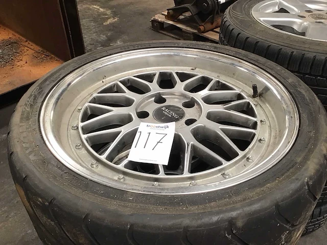 Racing wheels velgen met banden (4x) - afbeelding 2 van  4