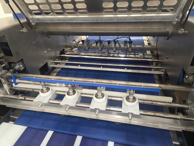 Rademaker - 2012 - croissant machine - afbeelding 16 van  37