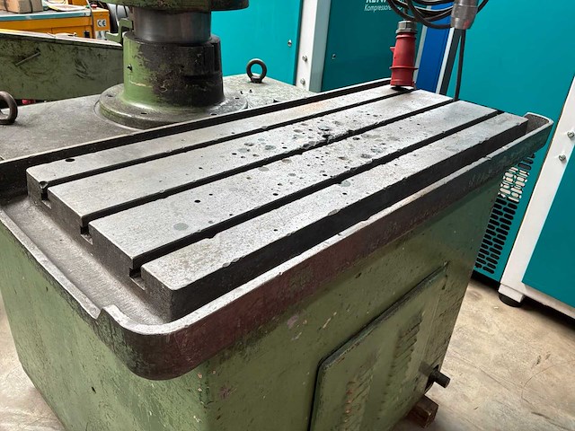 Radiaalboormachine met t-sleuf tafel - afbeelding 2 van  10