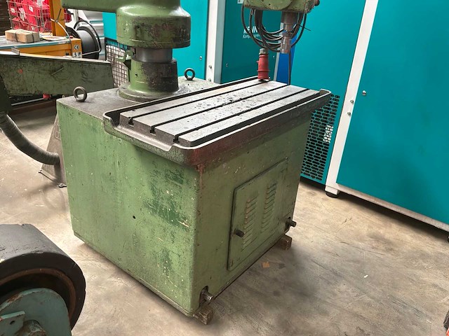 Radiaalboormachine met t-sleuf tafel - afbeelding 4 van  10
