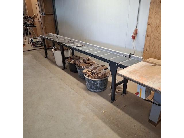 Radiaalzaagmachine met aan en afvoerbaan, maggi, junior 640, 2002 - afbeelding 16 van  34