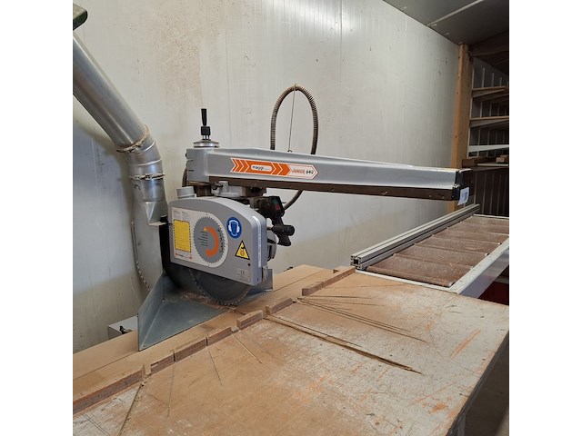 Radiaalzaagmachine met aan en afvoerbaan, maggi, junior 640, 2002 - afbeelding 32 van  34