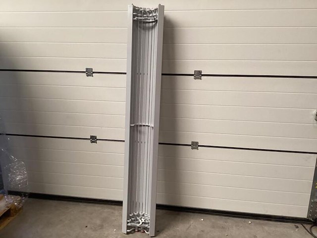 Radiator design, badkamer, grijs - afbeelding 2 van  7