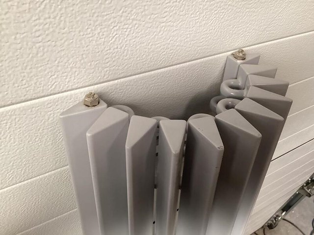 Radiator design, badkamer, grijs - afbeelding 3 van  7