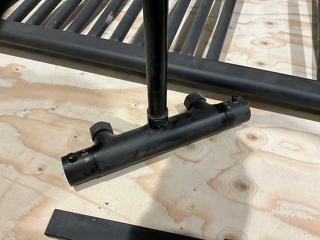 Radiator en douchekraan - afbeelding 3 van  5