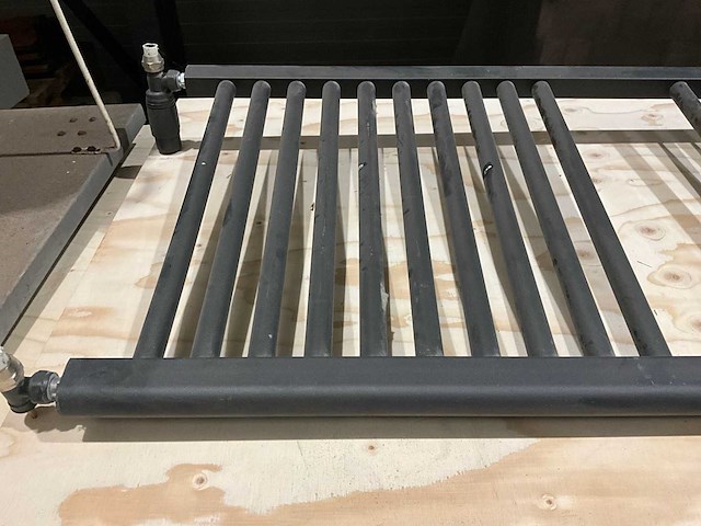 Radiator en douchekraan - afbeelding 4 van  5