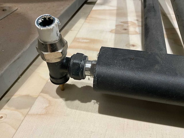 Radiator en douchekraan - afbeelding 5 van  5