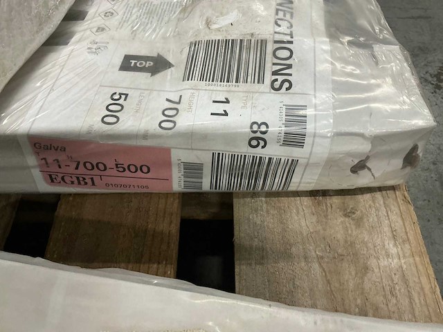 Radiatoren type 11 700x500mm (2x) + type 22 600x1000mm (1x) - afbeelding 2 van  2