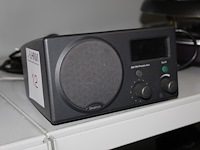 Radio boston met wekkerfunctie, au in en ingebouwde basspeaker