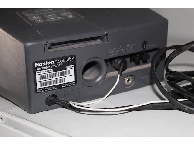 Radio boston met wekkerfunctie, au in en ingebouwde basspeaker - afbeelding 2 van  4