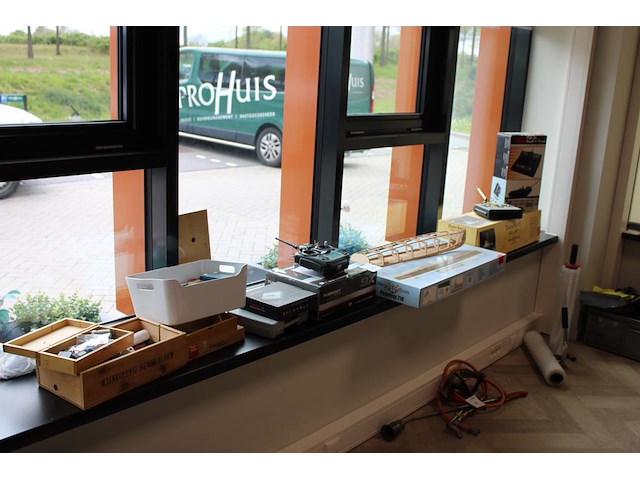 Radiografisch bestuurbare onderdelen, bouwpakketten, afstandsbedieningen etc. compleetheid en werking onbe... - afbeelding 1 van  6