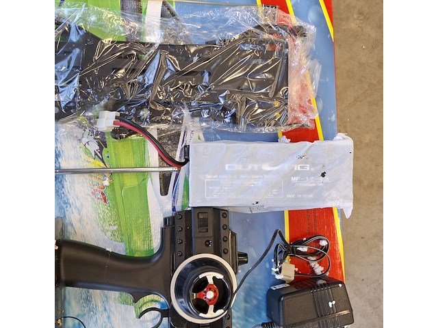 Radiografisch bestuurbare speedboot, darter king, mosquito craft-757, groen - afbeelding 2 van  12