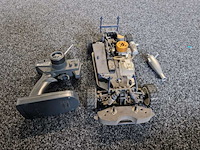 Radiografische benzineauto met controller - afbeelding 3 van  4