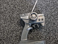 Radiografische benzineauto met controller - afbeelding 4 van  4