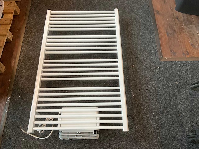 Radson - flores t - elektrische badkamerradiator - afbeelding 1 van  4