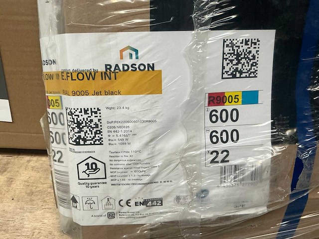 Radson e.flow jet black radiator 60x60cm - afbeelding 3 van  4