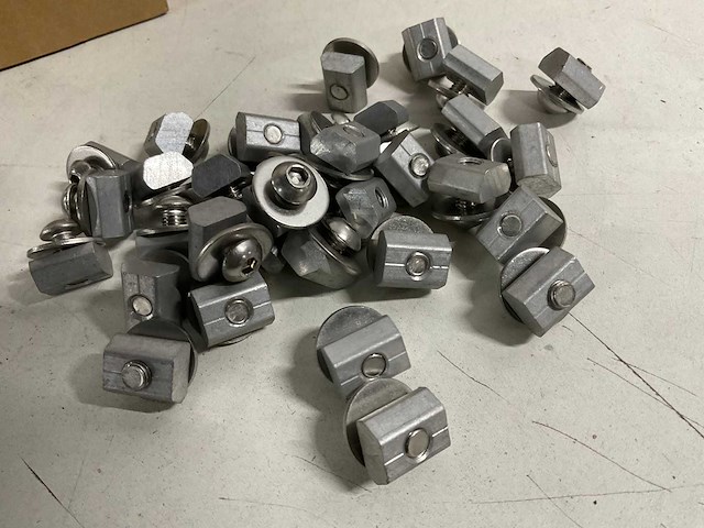 Rail schroef met glijmoer (200x) - afbeelding 2 van  4