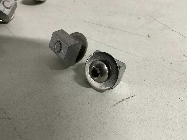 Rail schroef met glijmoer (200x) - afbeelding 3 van  4