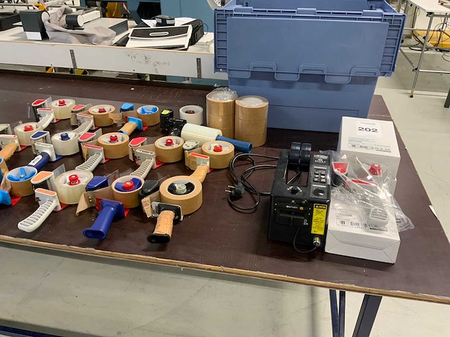 Raja, tesa partij tape dispensers en tape rollen - afbeelding 3 van  10