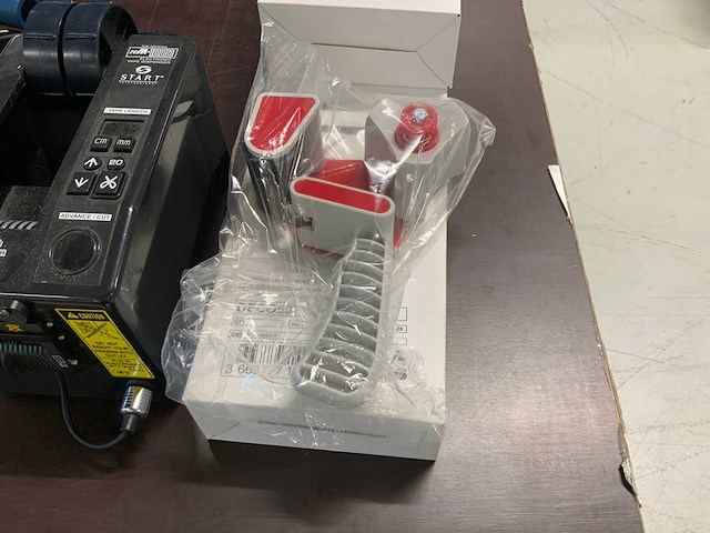 Raja, tesa partij tape dispensers en tape rollen - afbeelding 5 van  7