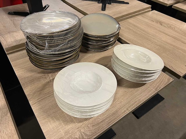 Rak - servies - servies, glaswerk en bestek (43x) - afbeelding 1 van  3