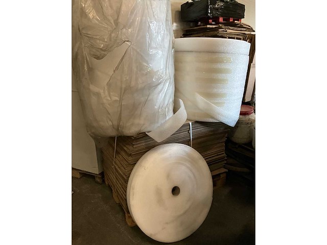 Randisolatie 10cm (8 rollen) & 100cm verpakkingsfolie (1 rol) - afbeelding 1 van  3
