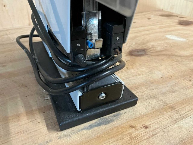 Rapid 105 electric elektrische nietmachine - afbeelding 3 van  4