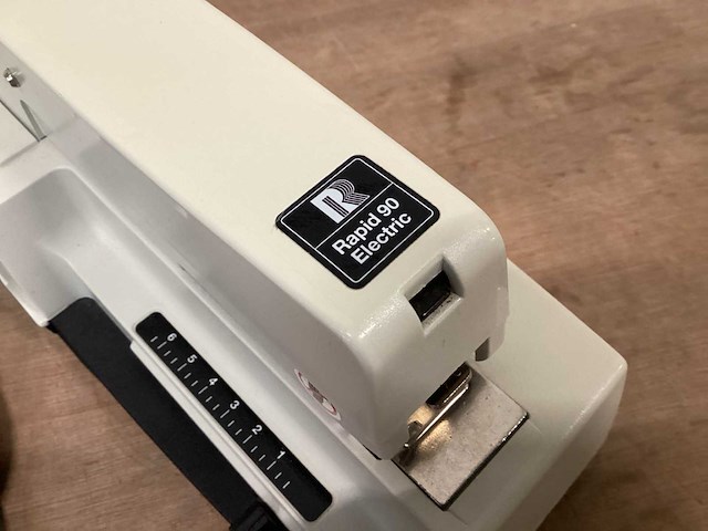Rapid 90 elektrische nietmachine - afbeelding 2 van  3