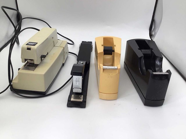 Rapid elektrische nietmachine 90ec, hand nietmachine en plakbandapparaten (4x) - afbeelding 1 van  6
