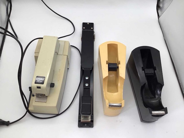 Rapid elektrische nietmachine 90ec, hand nietmachine en plakbandapparaten (4x) - afbeelding 3 van  6
