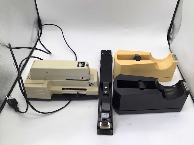 Rapid elektrische nietmachine 90ec, hand nietmachine en plakbandapparaten (4x) - afbeelding 5 van  6