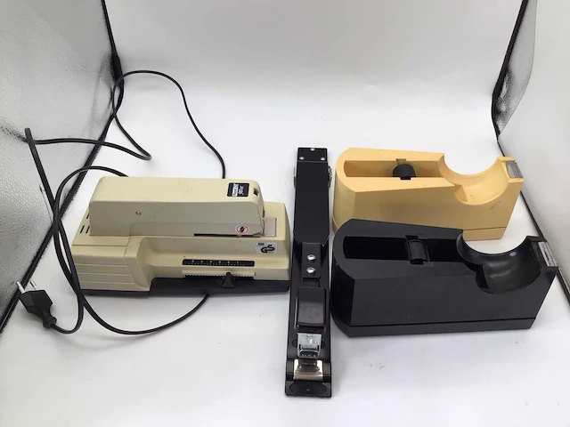 Rapid elektrische nietmachine 90ec, hand nietmachine en plakbandapparaten (4x) - afbeelding 2 van  2