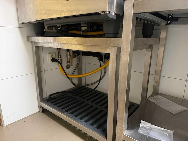 Rational - selfcooking center gas - combisteamer op rvs onderstel met afzuigkap - afbeelding 2 van  13