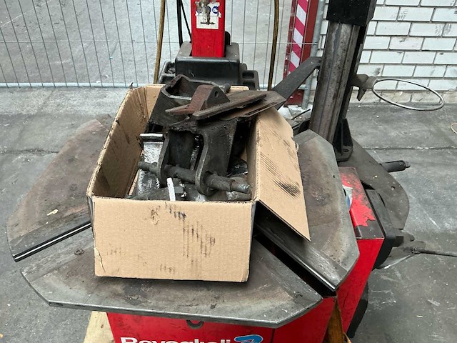 Ravaglioli banden de-en montageapparaat - afbeelding 10 van  13