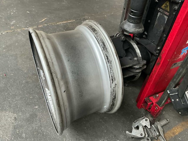 Ravaglioli banden de-en montageapparaat - afbeelding 7 van  10