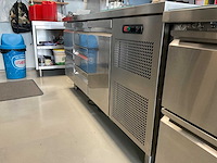 Ravioli koelwerkbank met lades