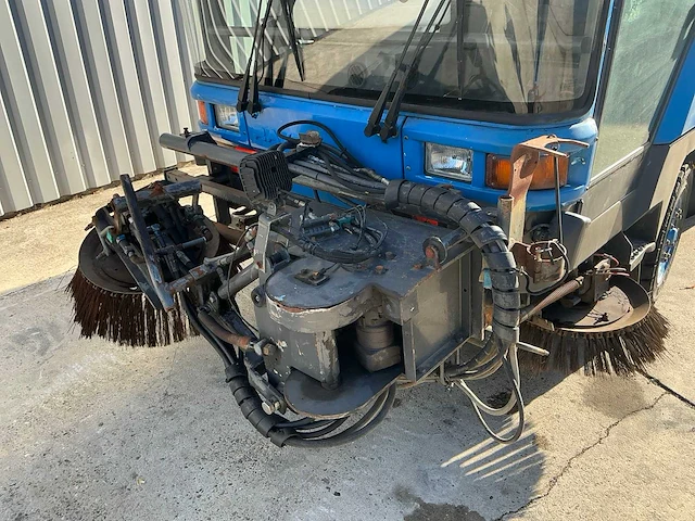 Ravo - 2000 - ravo 5002 si - zelfrijdende veegmachine - afbeelding 34 van  40