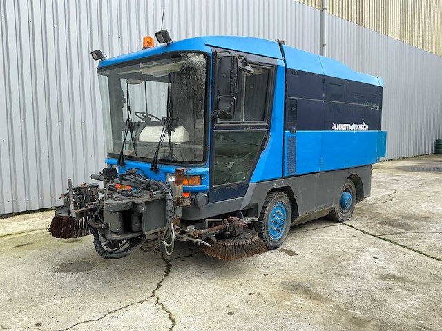 Ravo - 2000 - ravo 5002 si - zelfrijdende veegmachine - afbeelding 1 van  34