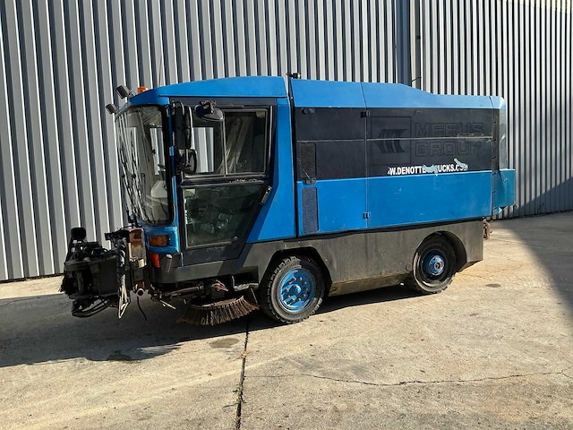 Ravo - 2000 - ravo 5002 si - zelfrijdende veegmachine - afbeelding 22 van  34